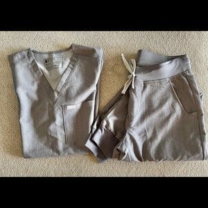 Like new figs scrub set.